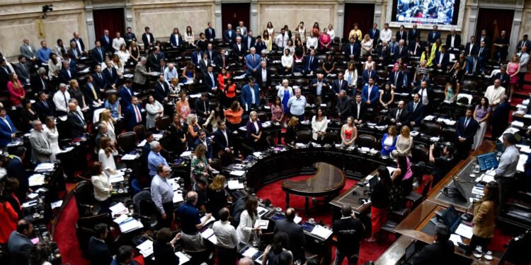 El Gobierno busca acordar con las provincias el proyecto de Ley de Bases