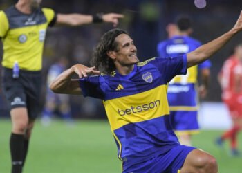 Boca volvió al triunfo con un hat-trick de Cavani