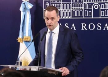 El Gobierno cerrará otras dos oficinas públicas y despedirán a 900 empleados