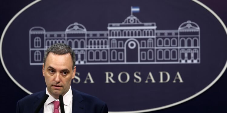 El Gobierno advirtió que descontará el día a las empleadas públicas que no trabajen por el Día Internacional de la Mujer