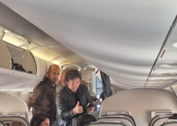 Milei no viajará más en vuelos comerciales