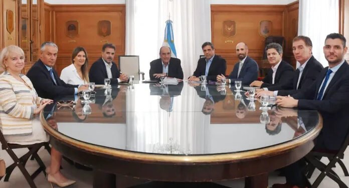 Francos se reúne con diputados de Intervención Federal por la Ley Bases