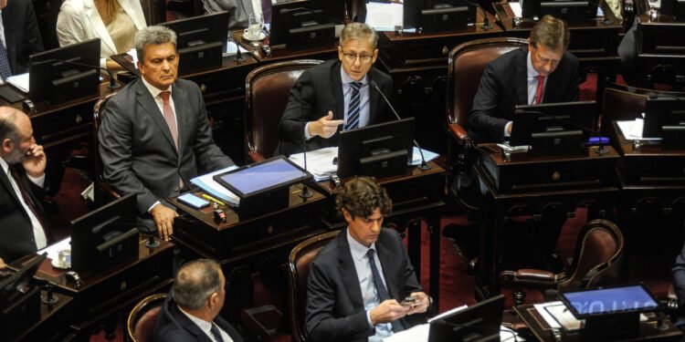 El Gobierno tiene en la mira a la UCR: se presupone que votará dividida la Ley Bases