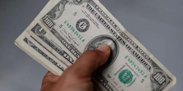 Tras el salto del dólar libre, ¿qué esperan los analistas para esta semana?