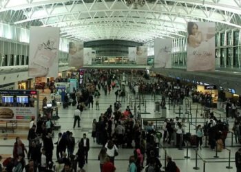 Las aerolíneas cancelan sus vuelos por el paro general: perderán una millonaria suma de dinero