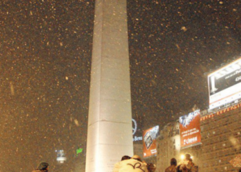 Cómo fue la última vez que nevó en CABA, un fenómeno “histórico”, según el Servicio Meteorológico Nacional