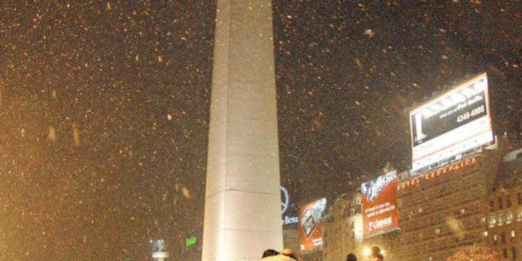 Cómo fue la última vez que nevó en CABA, un fenómeno “histórico”, según el Servicio Meteorológico Nacional