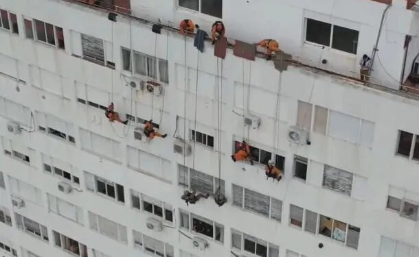 Caballito: dramático traslado de una pareja atrincherada que amenazó con arrojarse de un piso 20