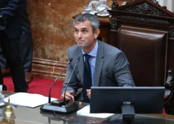 El Gobierno afirma que llegó a un acuerdo con la oposición dialoguista para restituir Ganancias y avanzar con las privatizaciones