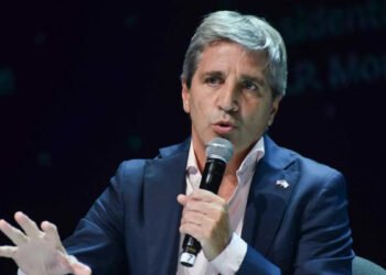 Caputo: “Desde el jueves vamos a negociar un nuevo programa con el FMI y esperemos que llegue nueva plata”