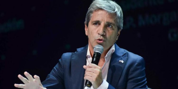 Caputo: “Desde el jueves vamos a negociar un nuevo programa con el FMI y esperemos que llegue nueva plata”