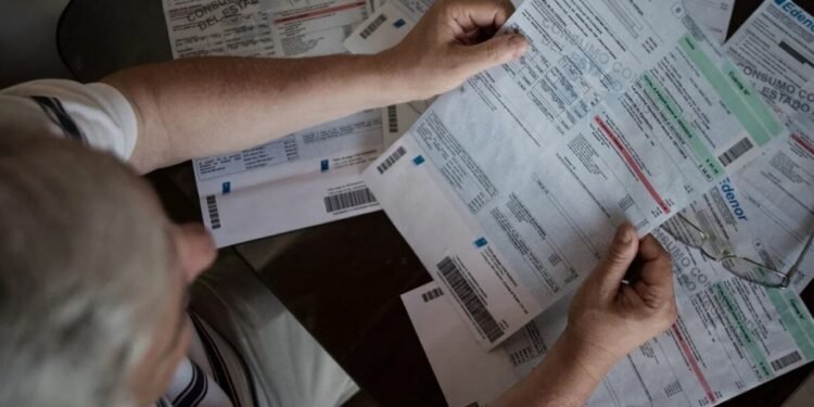 Volvió a subir el tope de ingresos para pedir subsidios a la luz y el gas: ¿quiénes pueden acceder?