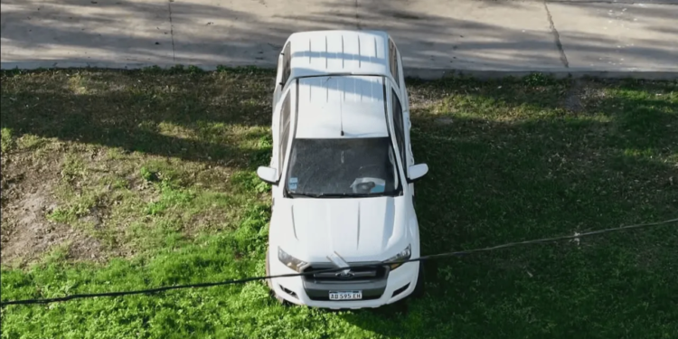 Encontraron un golpe y manchas rojas en la camioneta del principal sospechoso por la desaparición de Loan