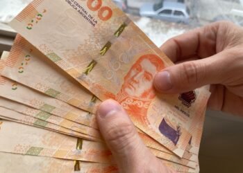 Según una encuesta, el 57% de los argentinos recurre a sus ahorros para afrontar los gastos mensuales