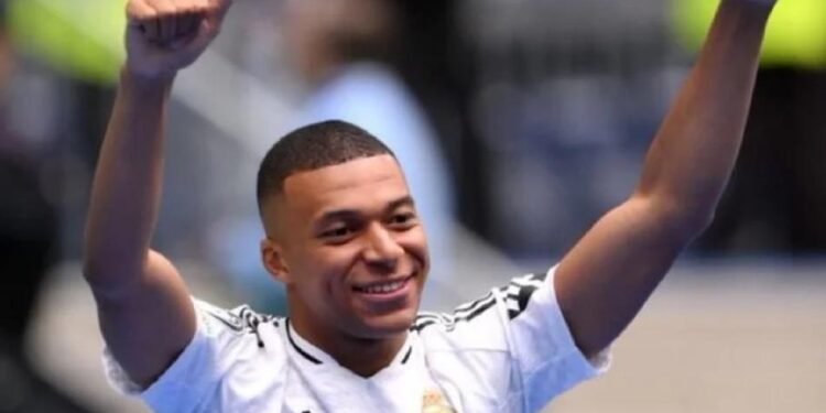 La tremenda presentación de Kylian Mbappé en Real Madrid con un Bernabéu lleno: “Voy a dar la vida”
