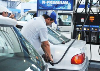 Segunda suba de la nafta en dos días: YPF aplicó un ajuste extra en los surtidores de CABA