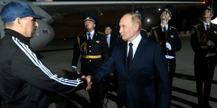 Tras el canje de prisioneros, Putin recibió a dos espías rusos que se hacían pasar por argentinos