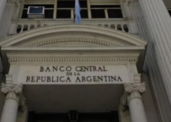 Menos cepo: cómo funcionará la nueva medida del BCRA que facilitará pequeños pagos en dólares al exterior