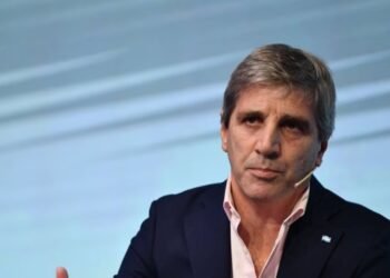 Baja del impuesto PAÍS desde septiembre: a qué sectores alcanza y cuál será su impacto en la economía