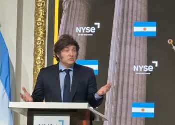 Milei tocó la campana y habló ante inversores en Wall Street: “Vamos a liberar el cepo cuando la tasa de inflación sea cero”