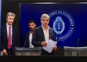 Luis Caputo en Washington, dialoga con el FMI posible nuevo acuerdo para aliviar reservas del B.C.R.A