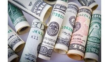 Mercado Cambiario: La moneda paralela baja un poco al cierre de la jornada