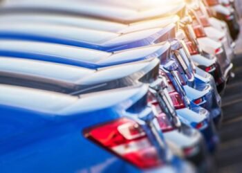 Tres automotrices con alta demanda en el mercado interno harán su jornada laboral el día lunes feriado para recuperar su producción