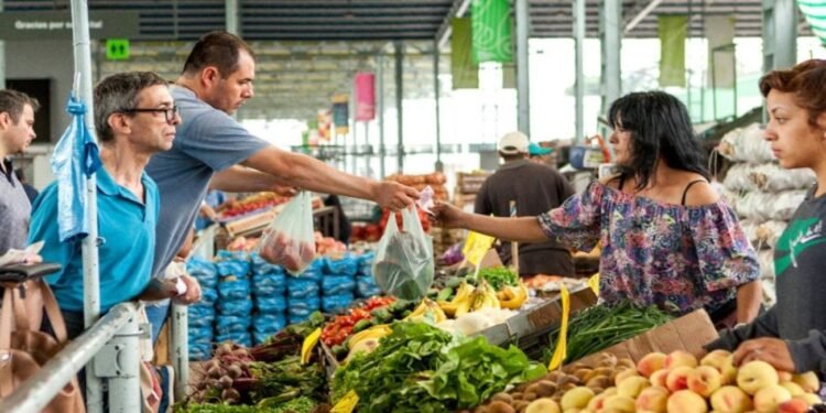 La inflación de octubre perforará el 3%, buenas noticias para el gobierno de Javier Milei