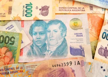 El gobierno de Javier Milei fija el salario mínimo de diciembre y establece incrementos mensuales hasta marzo 2025