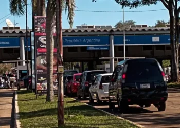 Vacaciones 2025: Más de 2000 turistas en Puerto Iguazú para cruzar a Brasil