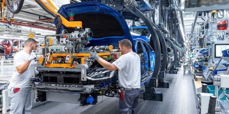 Proyectan un 2025 “favorable” para la industria automotriz a pesar que se desplomó  17,1% en 2024