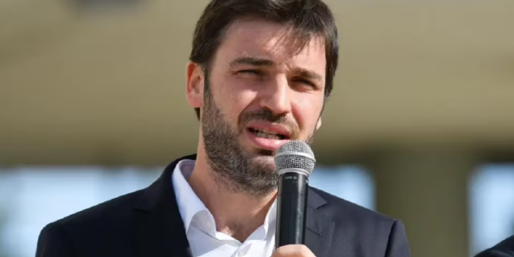 En medio del coqueteo entre el Gobierno y dirigentes del PRO, Luis Caputo recibió a Ignacio Torres