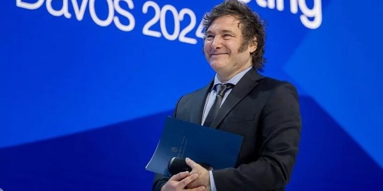 En el cierre de su gira, Javier Milei recibió el “Premio Röpke”