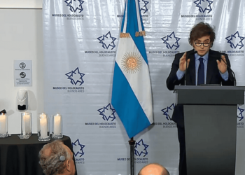 Javier Milei volvió a defender a Elon Musk y destacó a Donald Trump en un acto por el Holocausto