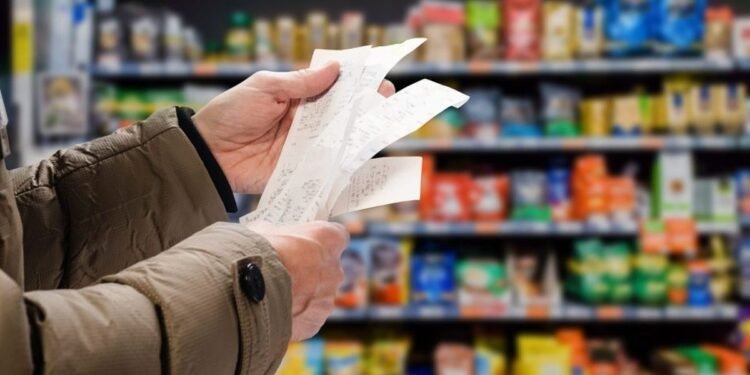 El consumo de alimentos y artículos de limpieza se desplomó un 18% en 2024