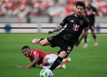 A Messi le entraron fuerte, hubo roja y se picó el amistoso entre Inter Miami y Sporting San Miguelito