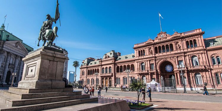 Javier Milei está en Casa Rosada y define su estrategia defensiva por el escándalo cripto