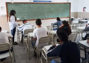 Ciclo lectivo 2025: estudiantes de escuelas secundarias bonaerenses están en las aulas