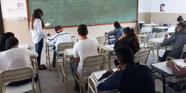 Ciclo lectivo 2025: estudiantes de escuelas secundarias bonaerenses están en las aulas
