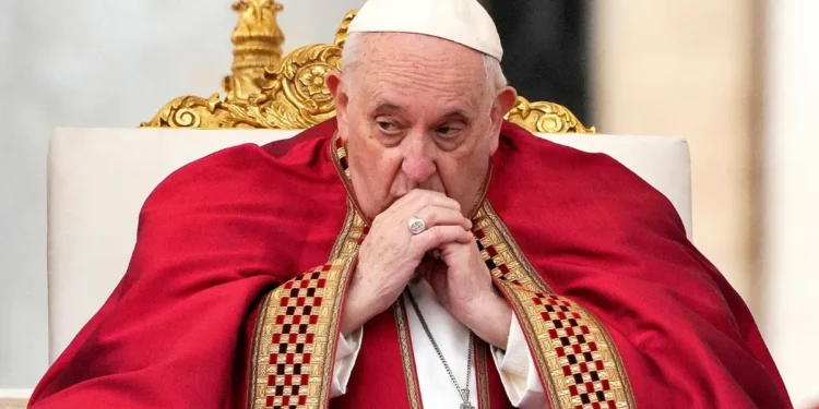 Salud del papa Francisco: pasó bien la noche “y está descansando”, aunque su estado sigue siendo crítico