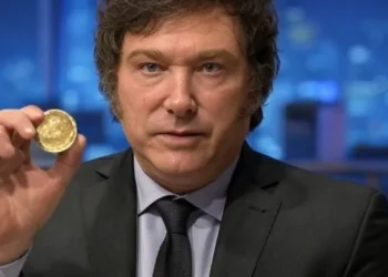 Escándalo $LIBRA: piden secuestrar los celulares de Javier Milei, Karina Milei y Manuel Adorni