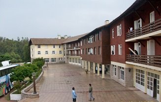 Chapadmalal y Embalse: Milei privatiza complejos turísticos