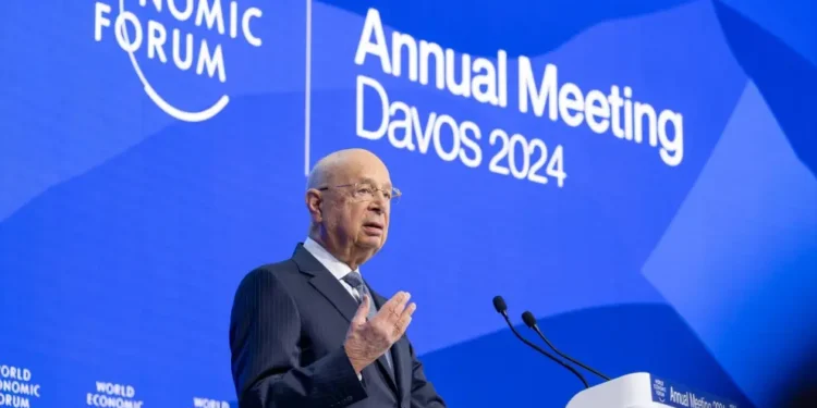 Adiós a Klaus Schwab: El Creador del Foro de Davos se Retira