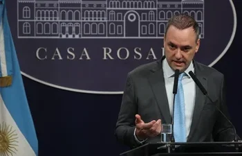 “Nadie vota a perdedor”: Críticas a Adorni