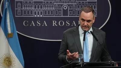 “Nadie vota a perdedor”: Críticas a Adorni