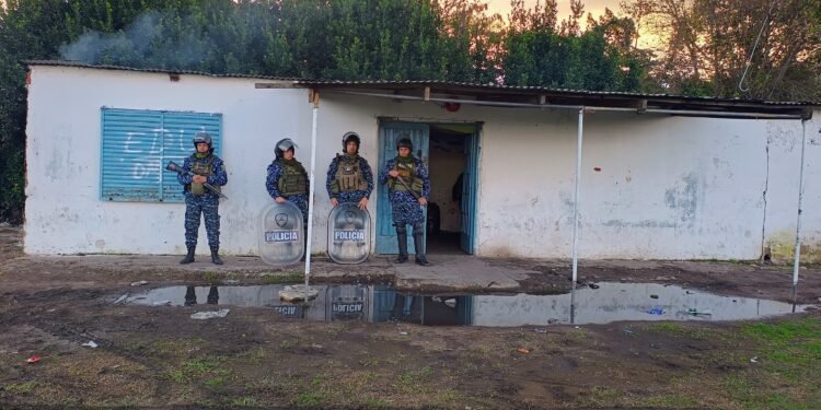 OCHO DETENIDOS EN UN OPERATIVO ANTIDROGAS EN MERLO