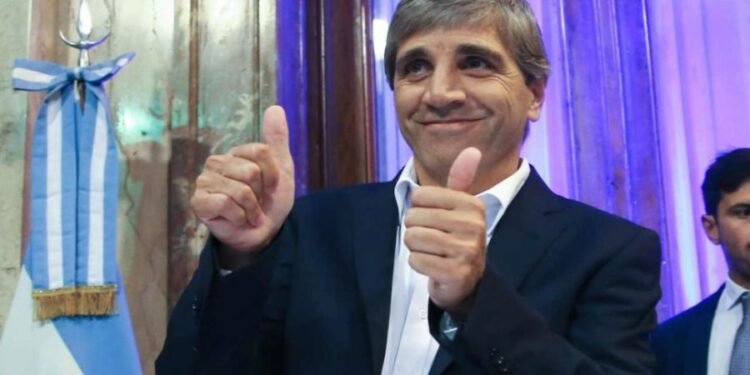 Superávit fiscal de $845 mil millones en abril