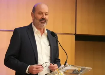 Sturzenegger: más de 50.000 trabajadores públicos echados por ajuste