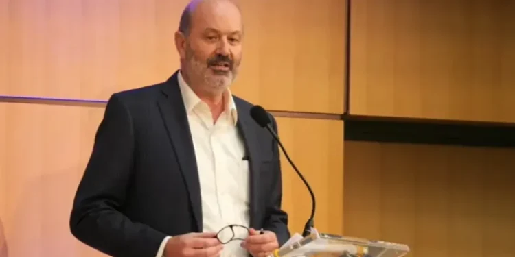 Sturzenegger: más de 50.000 trabajadores públicos echados por ajuste