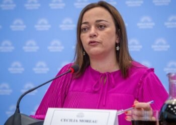 “Tras Cristina, Moreau postula a Massa.”